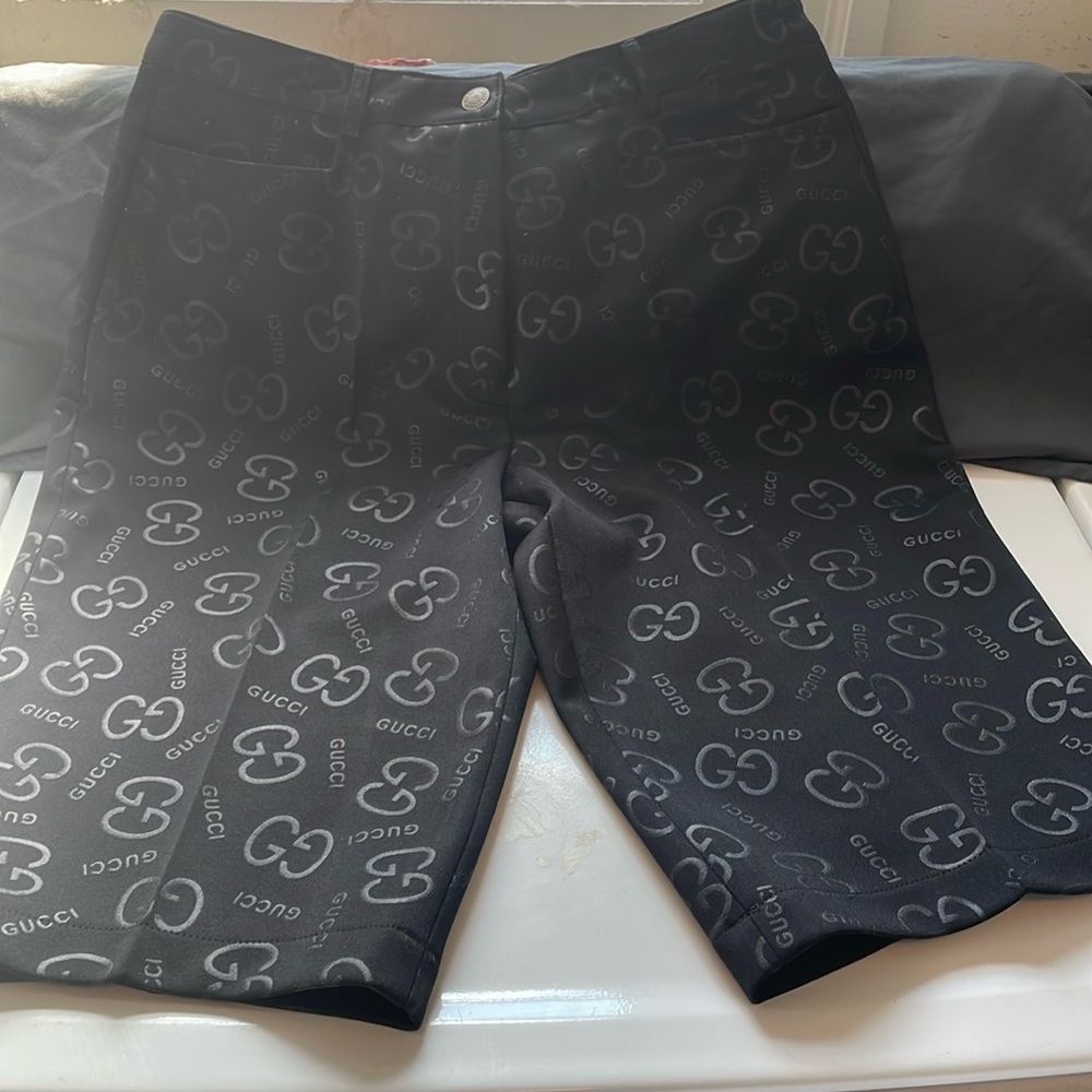 ❤️SALE❤️GORGEOUS WOMANS AUTHENTIC GUCCI SHORTS